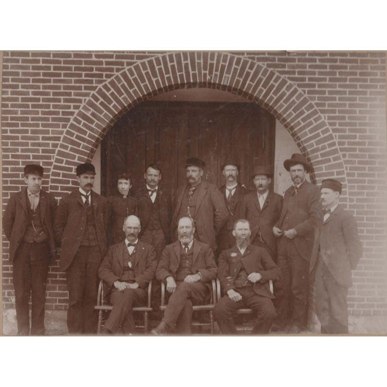 Antique Group Portrait Photograph Arched Brick Doorway Sepia Cabinet Card VG image 1