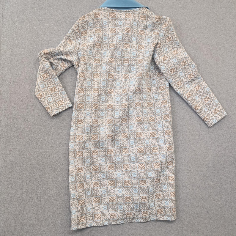 VTG Lady Caro blauw-bruine jasjurk met geometrisch patroon knoopsluiting aan de voorkant maat M afbeelding 4
