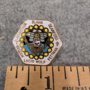 NASA STS-58 Space Shuttle Columbia Lucid Wolf Mission Enamel Lapel Pin VG+ image 2