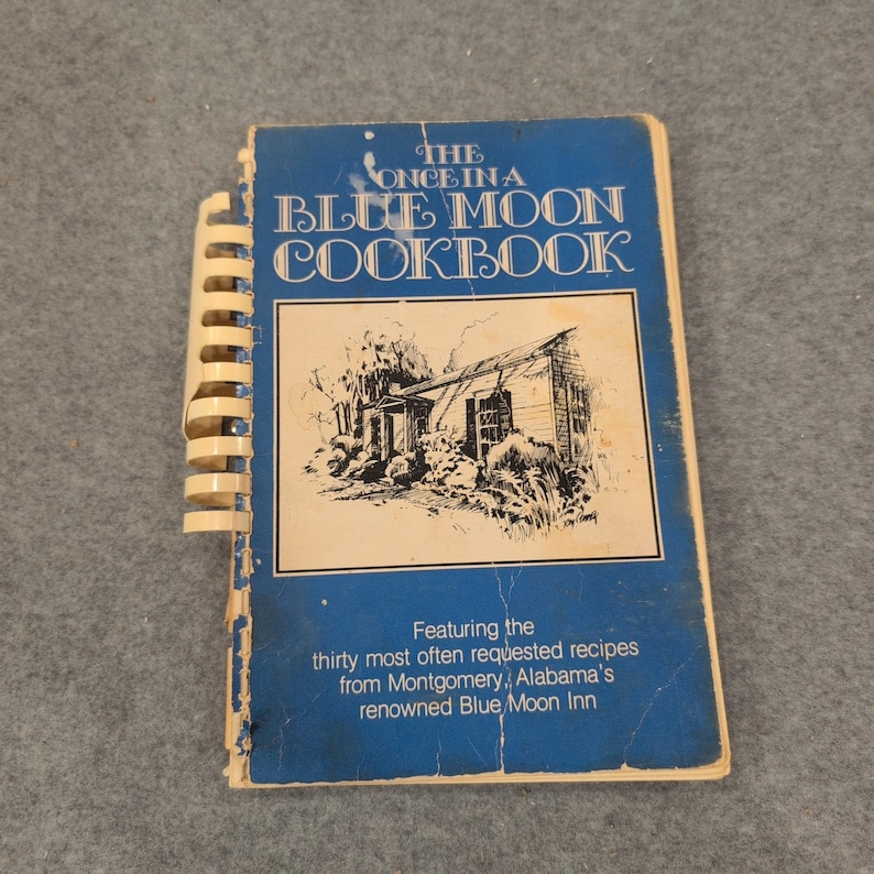 Assinado o livro de receitas "Once in a Blue Moon Cookbook", Montgomery, Alabama, Blue Moon Inn, 1979. imagem 1