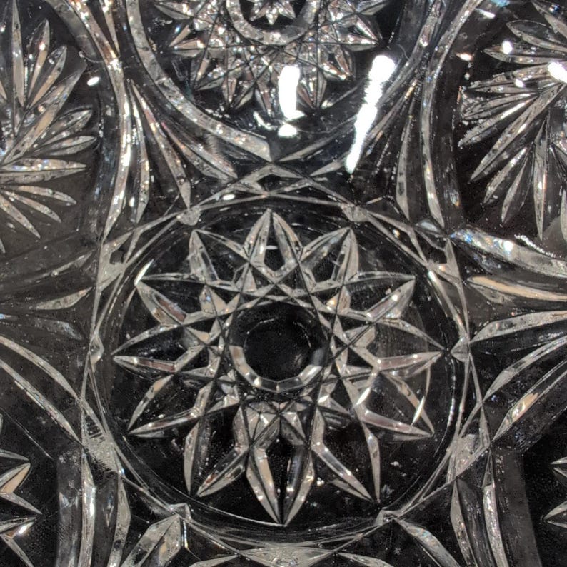 Servierschale im Vintage-Stil aus geschliffenem Glas, mit sternförmigem, geschwungenem Rand, klarem Kristallglas Bild 4