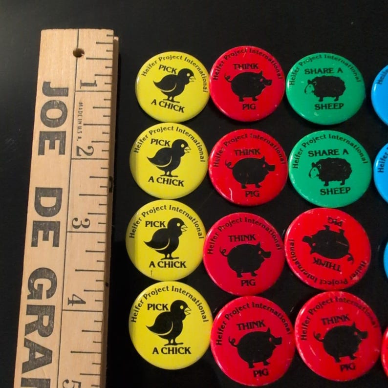 Vintage Heifer Project International Ansteckbutton-Set mit Bauernhoftieren, 16-teilig, sehr guter Zustand Bild 2