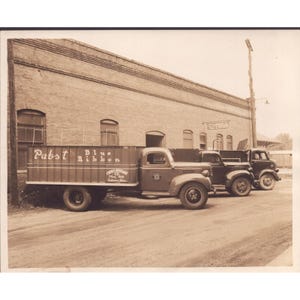 Foto van een Pabst Blue Ribbon biertruck uit de jaren 1940, Choice Beverage, Columbus, Mississippi afbeelding 1