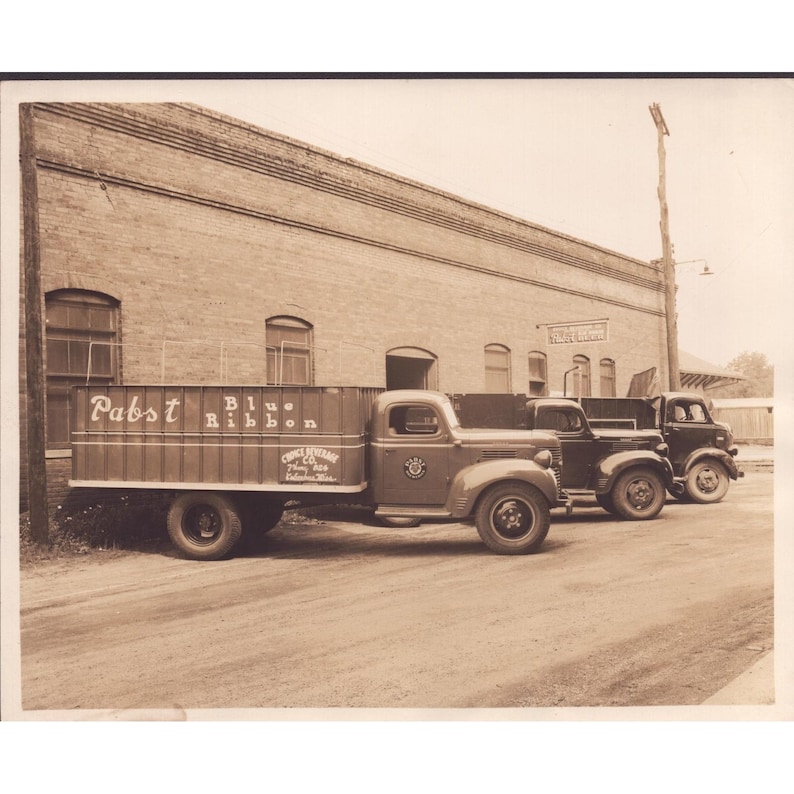 Foto van een Pabst Blue Ribbon biertruck uit de jaren 1940, Choice Beverage, Columbus, Mississippi afbeelding 1