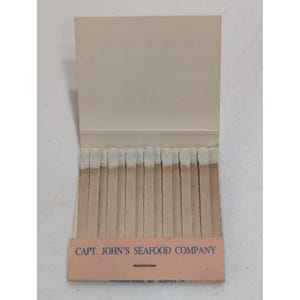 Boîte d'allumettes vintage Capt. John's Seafood Company, Virginia Beach, collection image 3