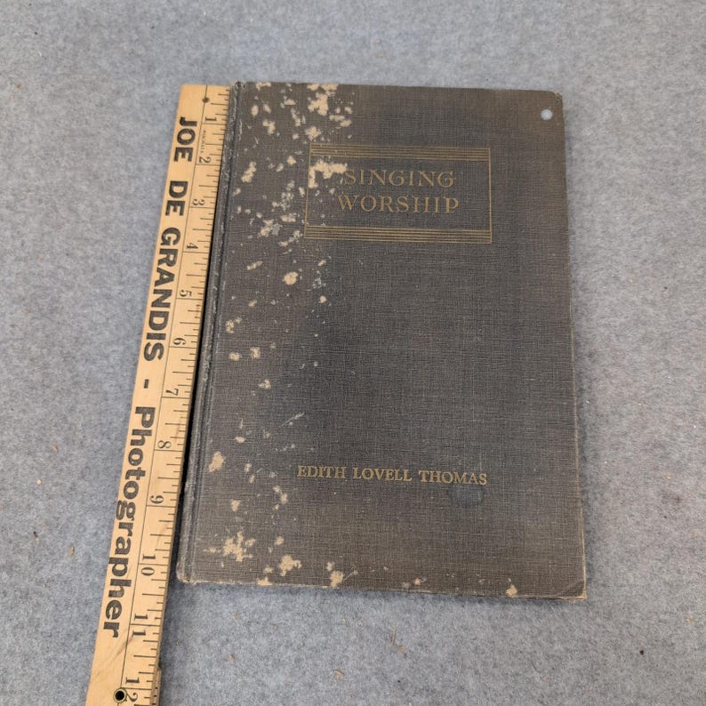 Sjungande tillbedjan med pojkar och flickor Edith Lovell Thomas 1935 Psalmbok Inbunden bild 2
