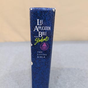 Bibbia per studenti con applicazioni pratiche per la vita quotidiana - La Bibbia vivente - 1992 - Copertina rigida - Blue Tyndale immagine 2