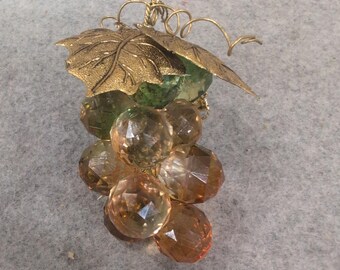 Vintage stijl gefacetteerd acryl druivenornament bladgoud ambergroen NA308