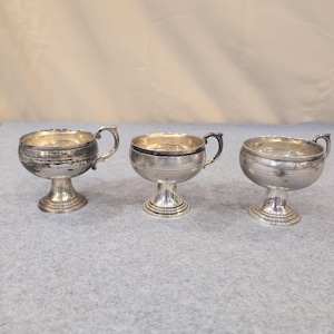 Vintage Silber Ton Sockel Tassen 3er-Set Made in India verzierten Blättern Griff Bild 1