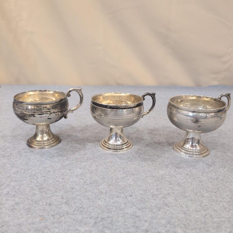 Vintage Silber Ton Sockel Tassen 3er-Set Made in India verzierten Blättern Griff Bild 1