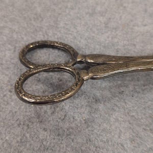 Vintage Silverplate Zinc Alloy Pastry Tongs Ornate Scroll Engraved Server image 5
