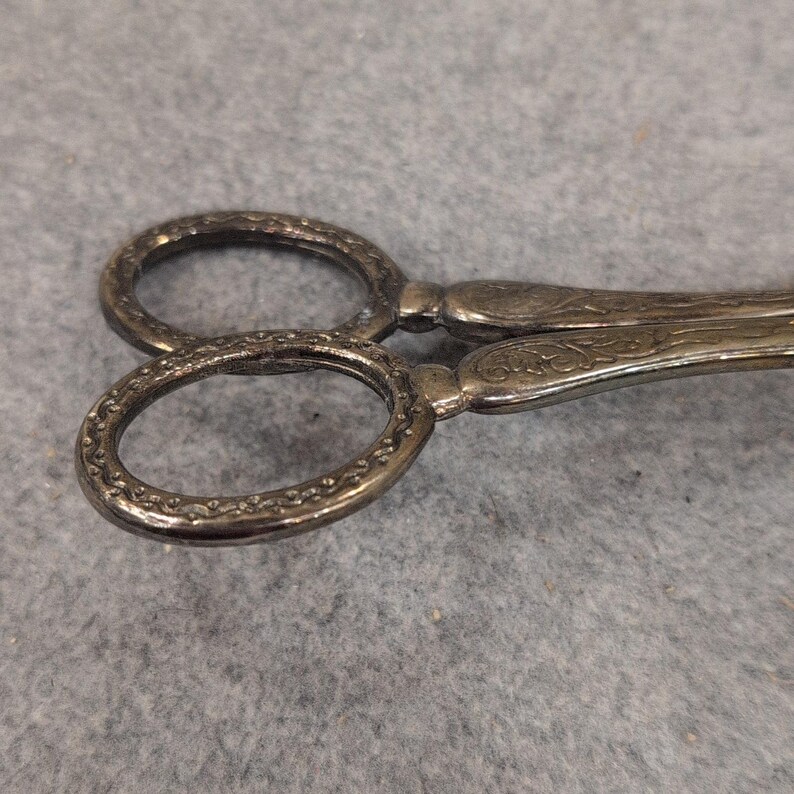 Vintage Silverplate Zinc Alloy Pastry Tongs Ornate Scroll Engraved Server image 5