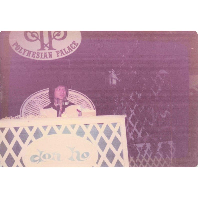 Lote de 10 fotografías antiguas de Don Ho Polynesian Palace en Waikiki, Hawái, de la década de 1970. imagen 2