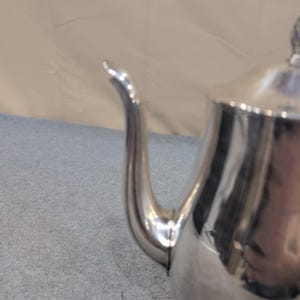 Oneida Paul Revere Reproduction Silverplate Coffee Pot Pineapple Finial image 3