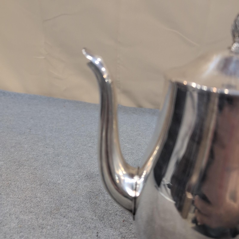 Oneida Paul Revere Reproduction Silverplate Coffee Pot Pineapple Finial image 3
