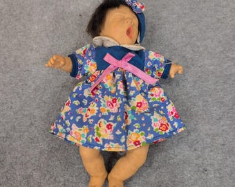 Vintage Gi-Go Bean Bag Baby Doll Blue Floral Dress Bonnet Blue Bow Yawning