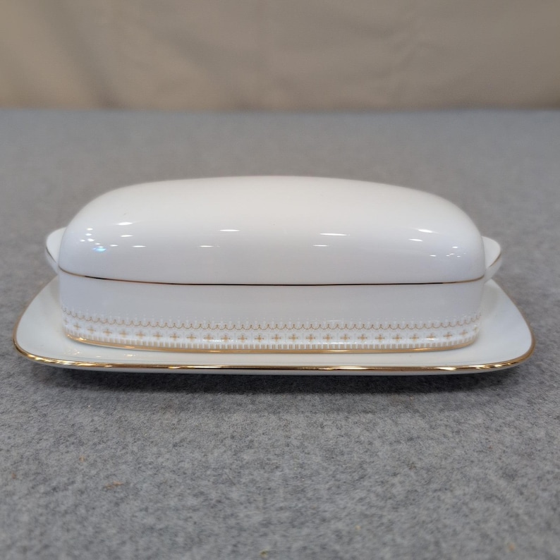 Noritake White Porcelain Butter Dish with Lid Gold Trim Made in Japan NA310 image 1