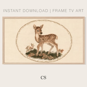 Peut inclure: Un fichier d'art numérique pour écran de télévision représentant une illustration au point de croix d'un faon debout sur un morceau d'herbe verte dans une bordure ovale. Le texte INSTANT DOWNLOAD | FRAME TV ART et les initiales CS sont visibles.