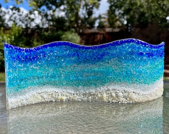 Vague de l'océan en verre fusionné, art de la vague de verre sur pied, décoration en verre de plage, art du verre de mer turquoise, art de rebord de fenêtre