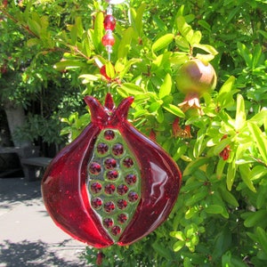 Fused Glass Pomegranate Suncatcher, Red Pomegranate, Rosh Hashanah Wall Art Decor, Jewish Glass Wedding Gift, Bat Mitzvah Gift, Rimon