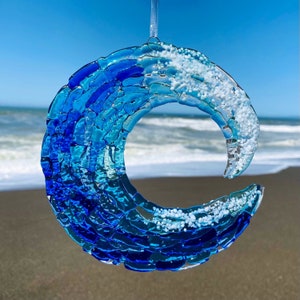 Geschmolzenes Glas Ocean Wave Art, Glaswelle Wanddekor, Blaue Meereswellen Sonnenfänger, Türkis Seeglas Kunst, Strand Themed Bad Dekor