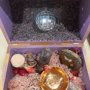 The Wandering Altar – Portable Handmade Altar Box, Spiritual Altar, Witch Altar, Tarot Box, Ritual Tools, Meditation Décor