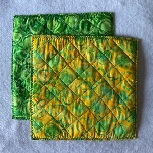Quiltad Hot Pad-underlägg --Grandma Smith och gyllengula äpplen