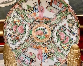 ¡Última unidad! Medallón antiguo chino de rosa, plato Famille, 5 1/2", perfecto para decorar paredes con platos.