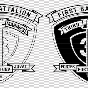 Puede incluir: Se muestran dos versiones de un emblema militar una al lado de la otra. El emblema presenta una forma de escudo con el texto "FIRST BATTALION" en la parte superior. Dentro del escudo hay una espada y el número "3". También está presente el texto "THIRD MARINES" y "FORTES FORTUNA JUVAT".