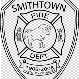Puede incluir: Emblema en blanco y negro del Smithtown Fire Dept. El emblema presenta un toro, una boca de incendios y una escalera. El texto incluye "Smithtown Fire Dept." y "1908-2008 A Century of Service."