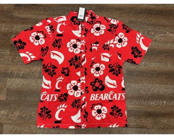 Camisa hawaiana abotonada con estampado floral Aloha de Wes & Willy Cincinnati Bearcats, talla grande.