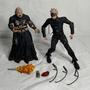 Set de figuras de acción vintage de Barbie y Cenobita de Hellraiser (7 unidades) de la película de terror.