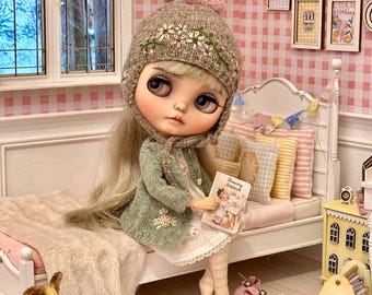 OOAK Handmade Dollhouse, Bedroom, diorama 1/6 Scale. One of a King Miniature. Suitable for Blythe, Barbie Pullip, Licca...