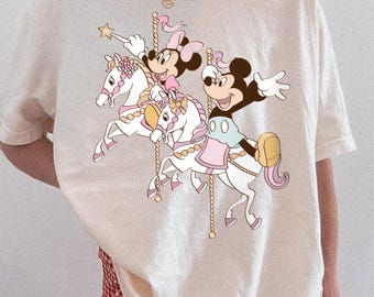 Camiseta adorable de Mickey y Minnie con diseño de carrusel, camiseta Disney de unicornio en acuarela, camiseta Disney Magical Carousel, camiseta Disneyland Family 2026, Comfort Colors®