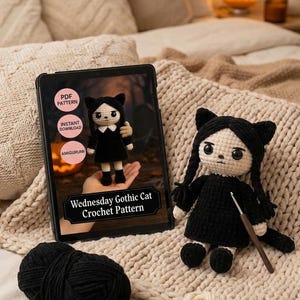 Schema per un gatto spettrale e carino all'uncinetto: peluche gotico fai da te del mercoledì