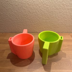 3D Printed Ice Cream Pint Holder with Spoon Slot – Custom Color – Fits Most Standard Pints – Cold Hand Saver