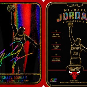 Puede incluir: Dos tarjetas de baloncesto de Michael Jordan con bordes rojos. La tarjeta izquierda presenta un fondo de arcoíris holográfico, una silueta de Jordan haciendo un mate y una firma. La tarjeta derecha es negra con texto dorado detallado.
