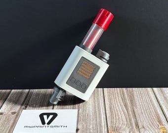 Accesorio/modelo de cosplay del Coleccionista de Sangre de Resident Evil Requiem