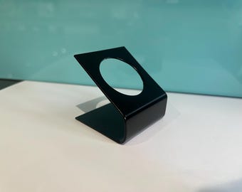 手作りのパーソナライズゴルフボールディスプレイスタンド - パウダーコーティングされたアルミニウムスタンド、ホールインワン、サイン入り、または思い出に残るゴルフボールへの刻印ギフト