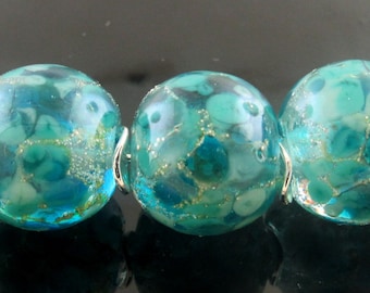 Feito sob encomenda (MTO) -- Feito à mão em prata turquesa e mar geen redondo revestido decorado com conjunto de contas de lampwork de prata fina