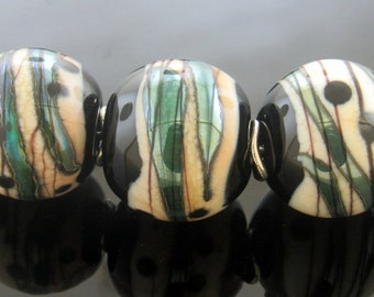Made To Order(MTO) --Handmade Black with Ivory and Drizzled of sliver glass round lampwork bead set