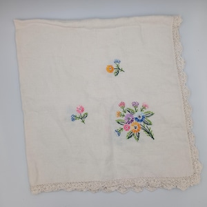 Vintage Embroidered Floral Tablecloth with Crochet Lace Trim