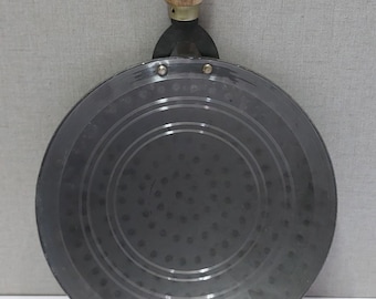 Vintage Griddle Roti Maker - Indian Flatbread Pan with Wooden Handle