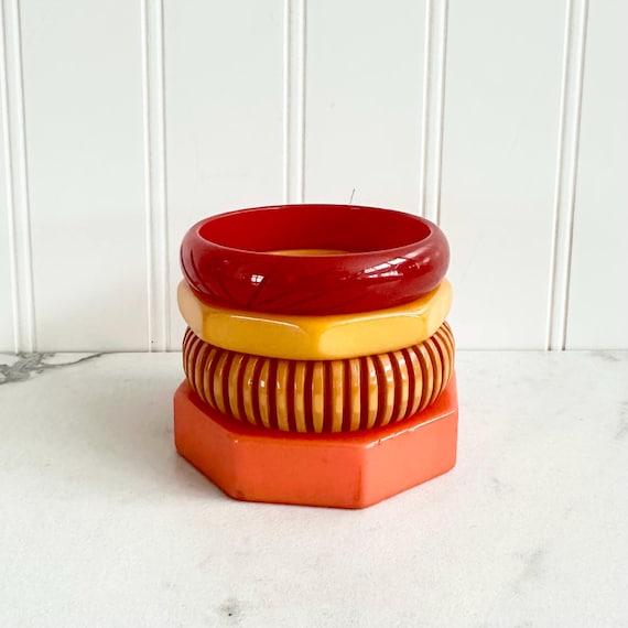 Vintage Art Deco Bakelite Bangle, Carved Ribbed O… - image 1
