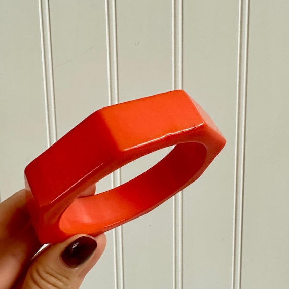 Vintage Art Deco Bakelite Bangle, Carved Ribbed O… - image 15