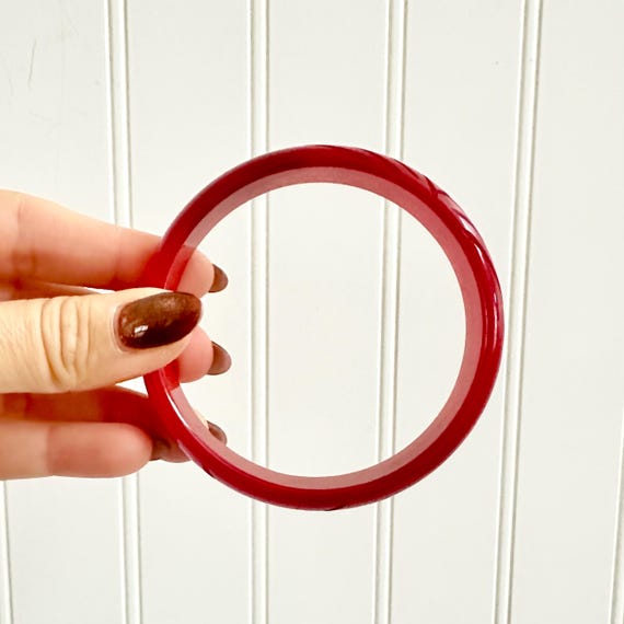 Vintage Art Deco Bakelite Bangle, Carved Ribbed O… - image 8