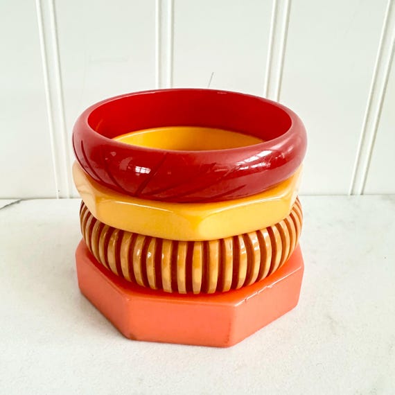 Vintage Art Deco Bakelite Bangle, Carved Ribbed O… - image 2