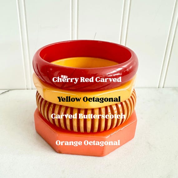 Vintage Art Deco Bakelite Bangle, Carved Ribbed O… - image 4