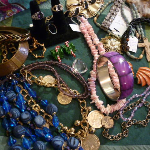 MYSTERY 1/2 pound Jewelry Lot,Quality Vintage jewelry Lot,8 oz of Jewelry