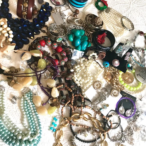 Lote de joyería MISTERIOSO de 1/2 libra, lote vintage de calidad, 8 oz de joyería
